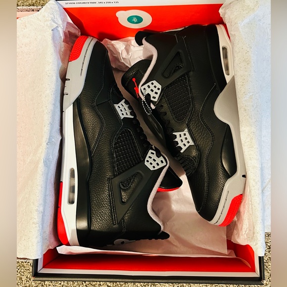Men Air Jordan 4 Retro Black/Fire Red-Cement Grey New in Box Never Worn Size 9.5 - Picture 9 of 9